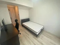 写真はお部屋のイメージです。ラグなどの室内装飾はございません。