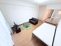 収納スペースも他にもあり、長期滞在でも安心！！嬉しいポール付☆☆