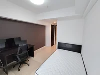 写真はお部屋のイメージです。ラグなどの室内装飾はございません。