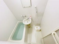 バストイレは別♪バスルームには風呂桶・風呂イス・風呂用洗剤・スポンジをご用意しておりますのでぜひご活用ください!