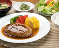 バランスのとれたお食事を毎日ご用意♪（朝食264円/夕食528円）