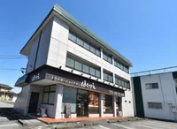 駐車場有で車移動にも適した立地！　竜王駅徒歩圏内で　コンビニなども近く生活に便利です。