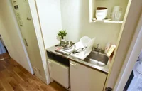 調理器具や食器類も多数標準品でご用意！　長期滞在でも自炊可能で健康面に考慮！