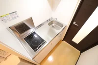 ２口の電気コンロはスタイリッシュでお掃除も楽々♪