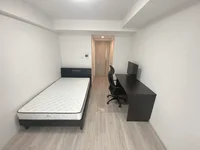 写真はお部屋のイメージです。ラグなどの室内装飾はございません。