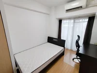 写真はお部屋のイメージです。ラグなどの室内装飾はございません。