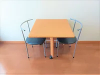 テーブル・椅子設置済