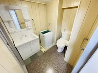 洗濯機は室内に設置しております♪入居後すぐにご利用が可能です(^^♪タオル1式分もご用意しております☆彡