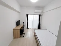 写真はお部屋のイメージです。ラグなどの室内装飾はございません。