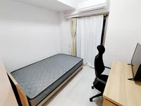 写真はお部屋のイメージです。ラグなどの室内装飾はございません。