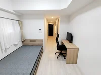 写真はお部屋のイメージです。ラグなどの室内装飾はございません。
