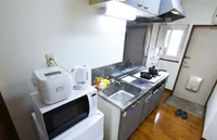 キッチン調理器具・コップやお皿なども　標準にご用意！　冷蔵庫・電子レンジ・電機ケトル・炊飯器などラインナップ！