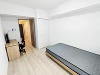 写真はお部屋のイメージです。ラグなどの室内装飾はございません。