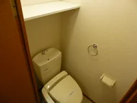 温水洗浄便座♪上部、棚も便利。