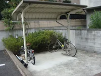 屋根付き駐輪場です！