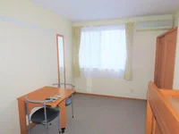 2階はカーペットのお部屋です