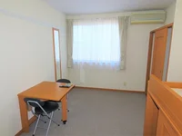 2階はカーペットのお部屋です