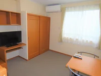 2階はカーペットのお部屋です