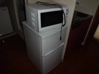 冷蔵庫と電子レンジ。