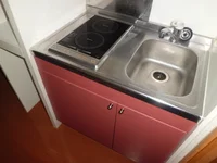 ２口電気コンロ付きミニキッチン。