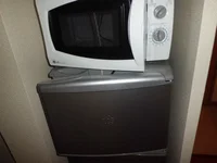 各部屋に冷蔵庫と電子レンジ付。
