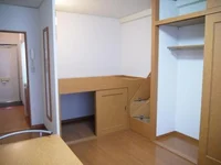 1階はフローリング、2階はじゅうたんです。