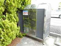 敷地内にゴミ庫が設置されておりゴミ捨てに便利です