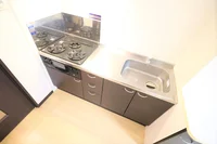 ワイドキッチン3口コンロ（ガス専用）お掃除が楽チン