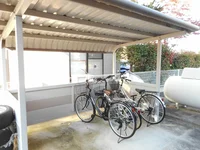 屋根付き駐輪場あり