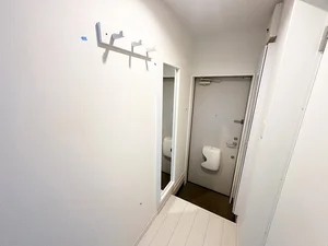 鏡付きの玄関