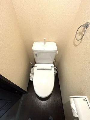 ウォシュレットつきのトイレです。老若男女皆様に安心してご利用いただけますね☆