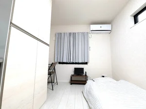 白い床が明るい室内を演出✨