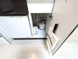 キッチンの下にも収納あり!