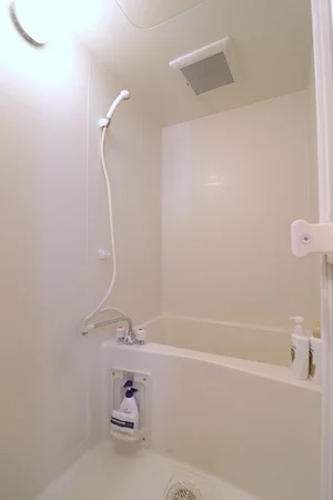 湯船につかってゆったりと一日の疲れを落としていただけます♪ シャンプートリートメントも完備されていて荷物が少なくご入居いただけます!