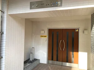 周辺にはコンビニや飲食店等あり 生活するのに便利な立地となっております。