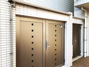 ゴミ捨て場あり