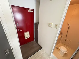 玄関にはシューズBOXがございますので毎回片づけていただき、常に清潔な空間を保っていただくことが可能です♪