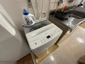 【洗濯機・タオル】ホテルと違い岡山市ウィークリーマンションでは洗濯が毎日できます。その分、着替えも少なく、手軽に利用できるをコンセプトに7日以上の生活に適したお部屋となってます♪