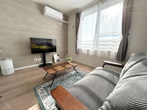 テレビはスマートTVを採用♪地上波のほかに、youtubeなどもご覧いただけます。