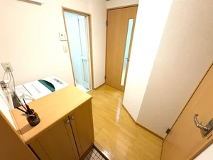 玄関にはシューズBOXがございますので毎回片づけていただき、常に清潔な空間を保っていただくことが可能です♪