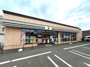 [コンビニ]セブン-イレブン 札幌北３１条東店　徒歩3分