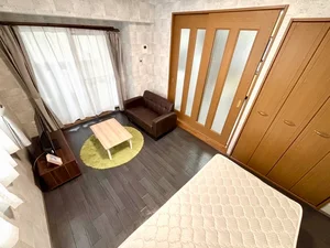 温かい雰囲気のお部屋！自宅で暮らすようなゆったりとした空間が魅力的♪出張の方はもちろん、観光にいらっしゃった方にもおススメ☆★Ｓマンスリーのお部屋は家具・家電・備品の充実度が高いため大変ご好評いただいております。