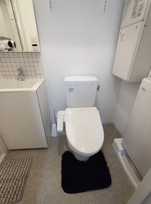 ウォシュレット付き♪白基調の水回り♪