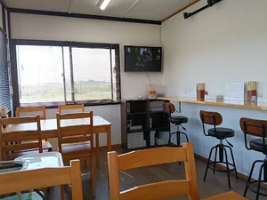 食堂ほづみまで徒歩8分