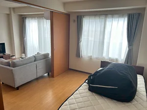 カーテン付きのお部屋です