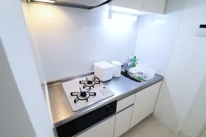 2口ガスコンロ 調理器具や食器類など取り揃えがあり自炊が可能なので 健康面に考慮できます!