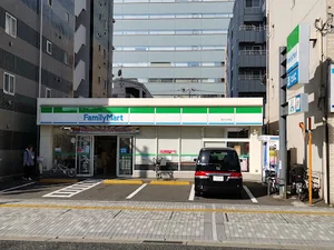 ファミリーマート 西十日市店まで徒歩2分