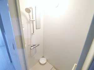 シャワールーム シャンプーやボディーソープ等すべて標準品となっております。