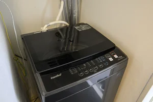 室内入ってすぐ洗濯機がございます！