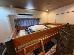 のマンスリーマンション・ウィークリーマンション「KUGA STAY 202Room B・ドミトリー共用トイレお風呂男性のみ(No.1134575)」メイン画像